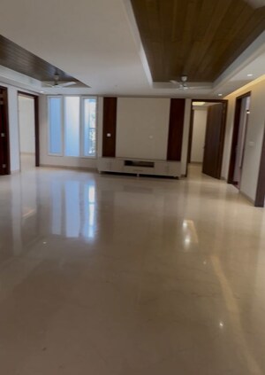 Room in 4 BHK Builder Floor at Parklands, Sector 85 – for Sale