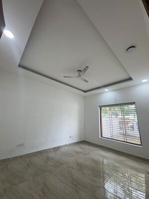 Room in 4 BHK Builder Floor at Parklands, Sector 85 – for Rent