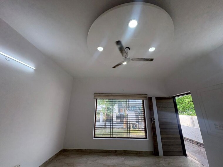 Room, parklands 4 Bedroom 4500 Sq.Ft. Builder Floor In Sector 85 Faridabad 10583483