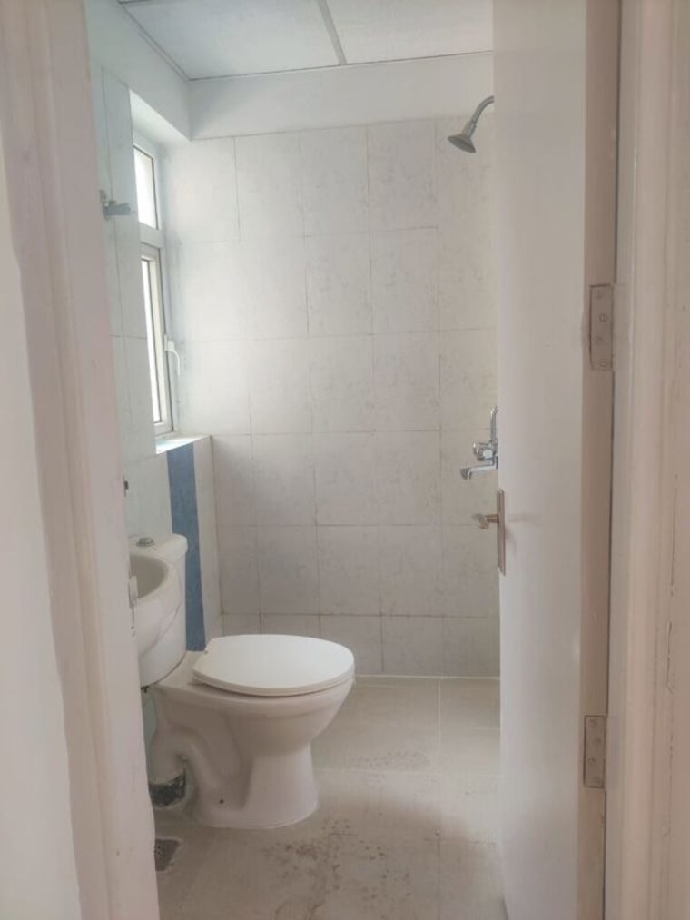 Bathroom, puri-pranayam 3 Bedroom 1693 Sq.Ft. Apartment In Sector 82 Faridabad 10583480