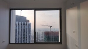 Room in 3 BHK Apartment at Oberoi Sky City, Borivali East – for Sale