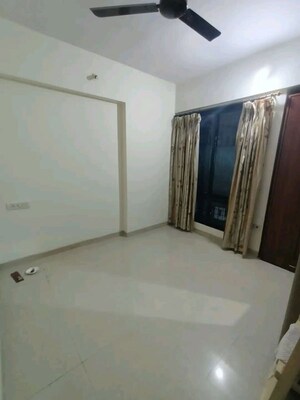 Room in 2.5 BHK Apartment at Dosti Oro 67, Kandivali West – for Sale
