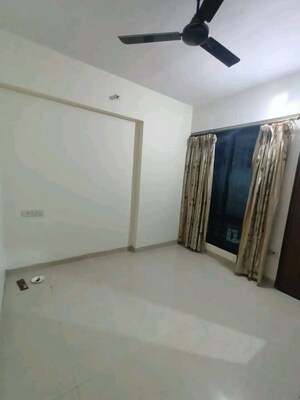 Room in 2.5 BHK Apartment at Dosti Oro 67, Kandivali West – for Sale