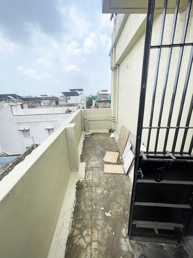 Balcony, maninagar 3 Bedroom 160 Sq.Yd. Apartment In Maninagar Ahmedabad 10583578