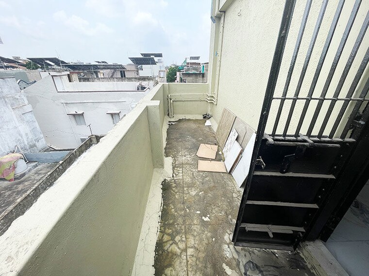 Balcony, maninagar 3 Bedroom 160 Sq.Yd. Apartment In Maninagar Ahmedabad 10583578