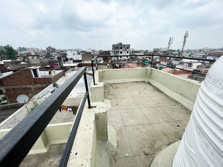 Balcony, maninagar 3 Bedroom 160 Sq.Yd. Apartment In Maninagar Ahmedabad 10583578