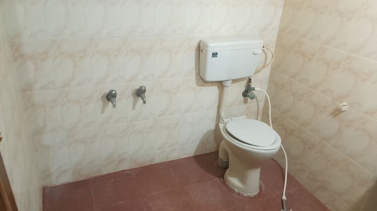 Bathroom, v-thayappa 1 Bedroom 400 Sq.Ft. Builder Floor In Ejipura Bangalore 10583582