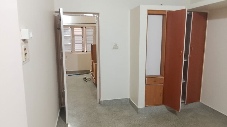 Room, v-thayappa 1 Bedroom 400 Sq.Ft. Builder Floor In Ejipura Bangalore 10583582