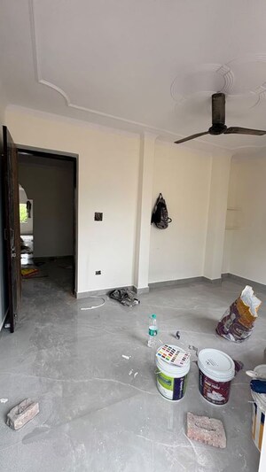 Room in 2 BHK Apartment at Janakpuri – for Sale