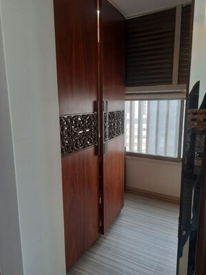 Room in 3 BHK Apartment at Oberoi Springs, Andheri West – for Sale