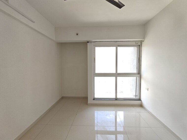 Room, godrej-emerald 3 Bedroom 907 Sq.Ft. Apartment In Ghodbunder Road Thane 10583595