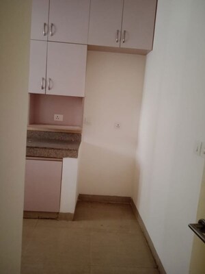 Room in 3.5 BHK Apartment at Emaar Emerald Floors Premier, Sector 65 – for Rent