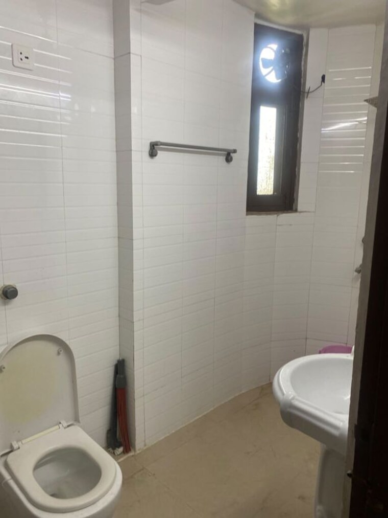 Bathroom, ip extension 3 Bedroom 1450 Sq.Ft. Apartment In Ip Extension Delhi 10583631