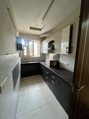 Kitchen in 2 BHK Builder Floor at Sector 40 – for Rent