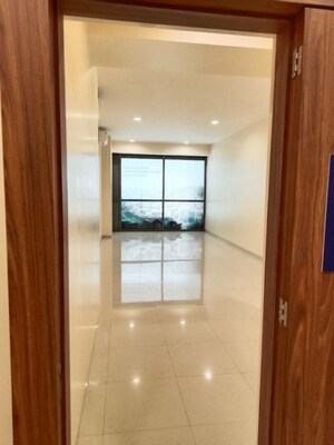 Room in  Office Space at Kalpataru Summit, Mulund West – for Sale