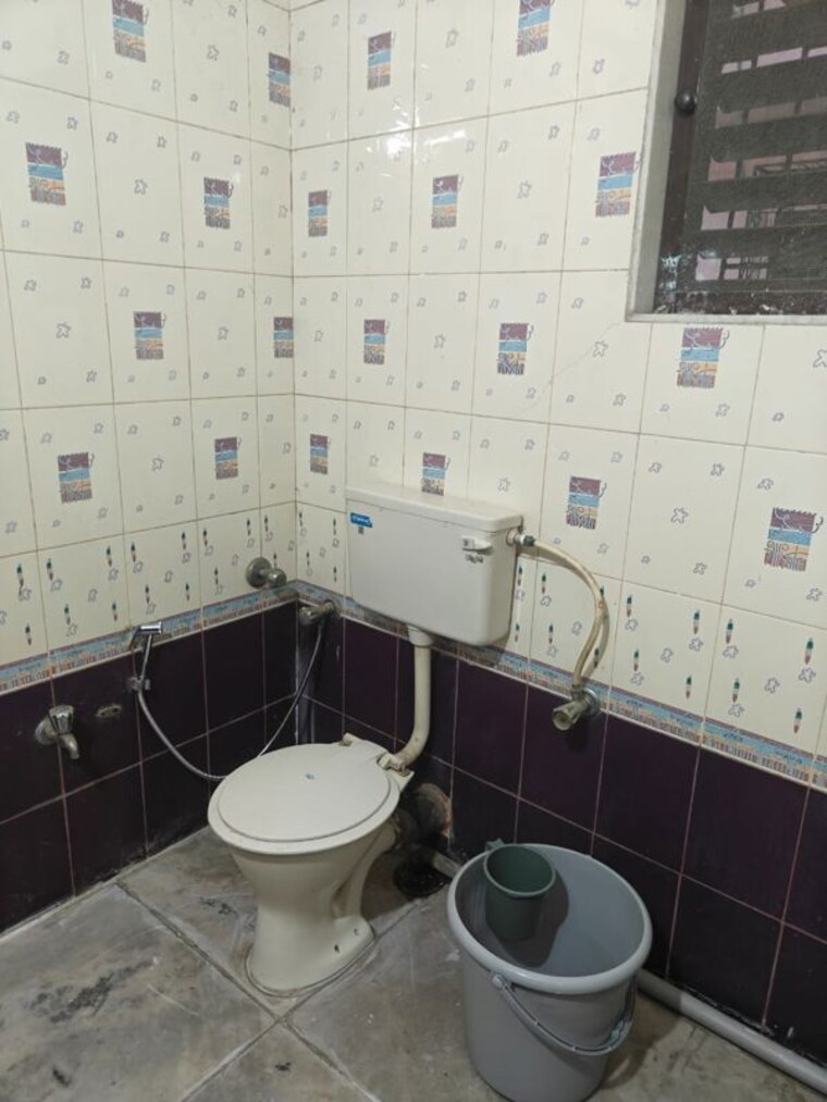 Bathroom, andheri west Pg For Boys & Girls In Andheri West 10583675