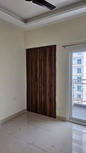 Room in 3 BHK Apartment at Samridhi Luxuriya Avenue, Sector 150 – for Rent