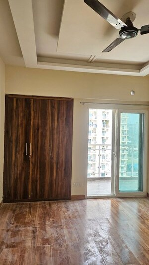 Room in 3 BHK Apartment at Samridhi Luxuriya Avenue, Sector 150 – for Rent