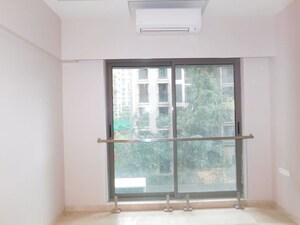Room in 3 BHK Apartment at Bandra West – for Rent