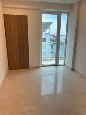 Room in 3 BHK Apartment at Ambience Creacions, Sector 22 – for Sale