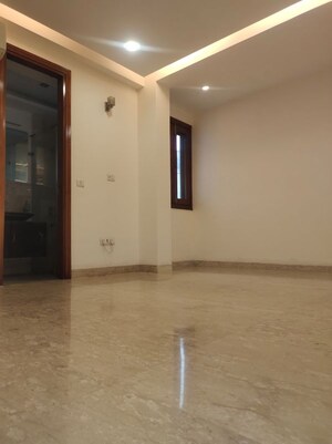 Room in 3 BHK Builder Floor at Sarvodaya Enclave – for Rent