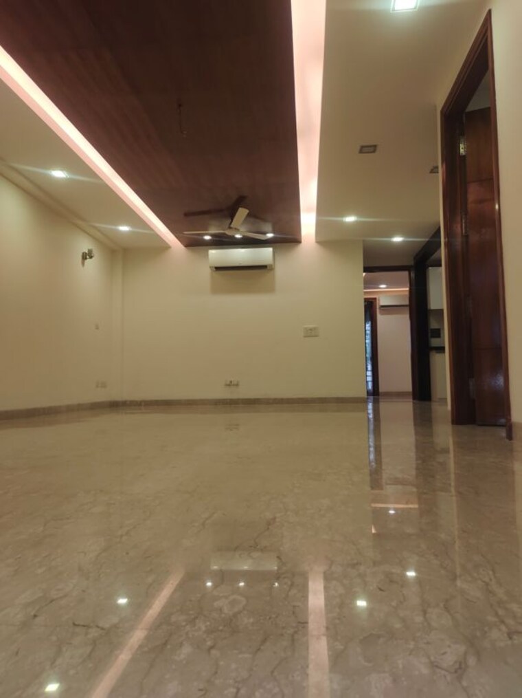 Room, sarvodaya enclave 3 Bedroom 2000 Sq.Ft. Builder Floor In Sarvodaya Enclave Delhi 10583697