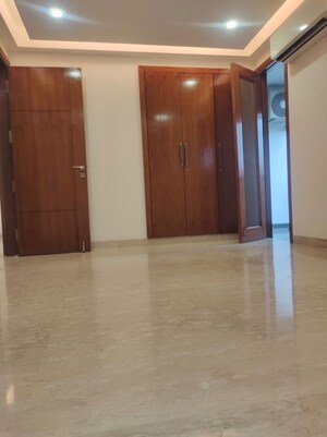 Room in 3 BHK Builder Floor at Sarvodaya Enclave – for Rent