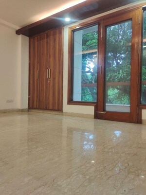 Room in 3 BHK Builder Floor at Sarvodaya Enclave – for Rent