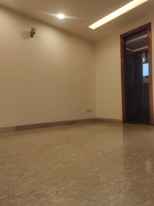 Room in 3 BHK Builder Floor at Sarvodaya Enclave – for Rent