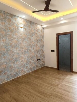 Room in 5 BHK Independent House at RWA Apartments Sector 20, Sector 20 – for Sale