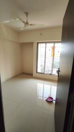 Room in 1.5 BHK Apartment at Sanskruti Splendour, Dahisar East – for Rent