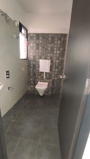Bathroom in 1.5 BHK Apartment at Sanskruti Splendour, Dahisar East – for Rent