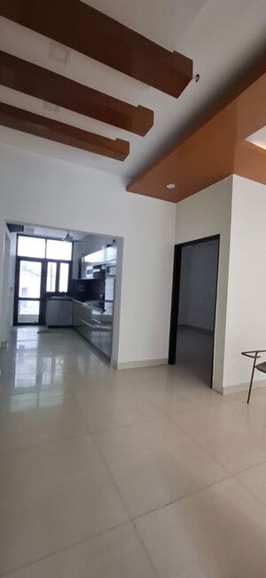 Room in 3 BHK Builder Floor at Defence Colony – for Rent