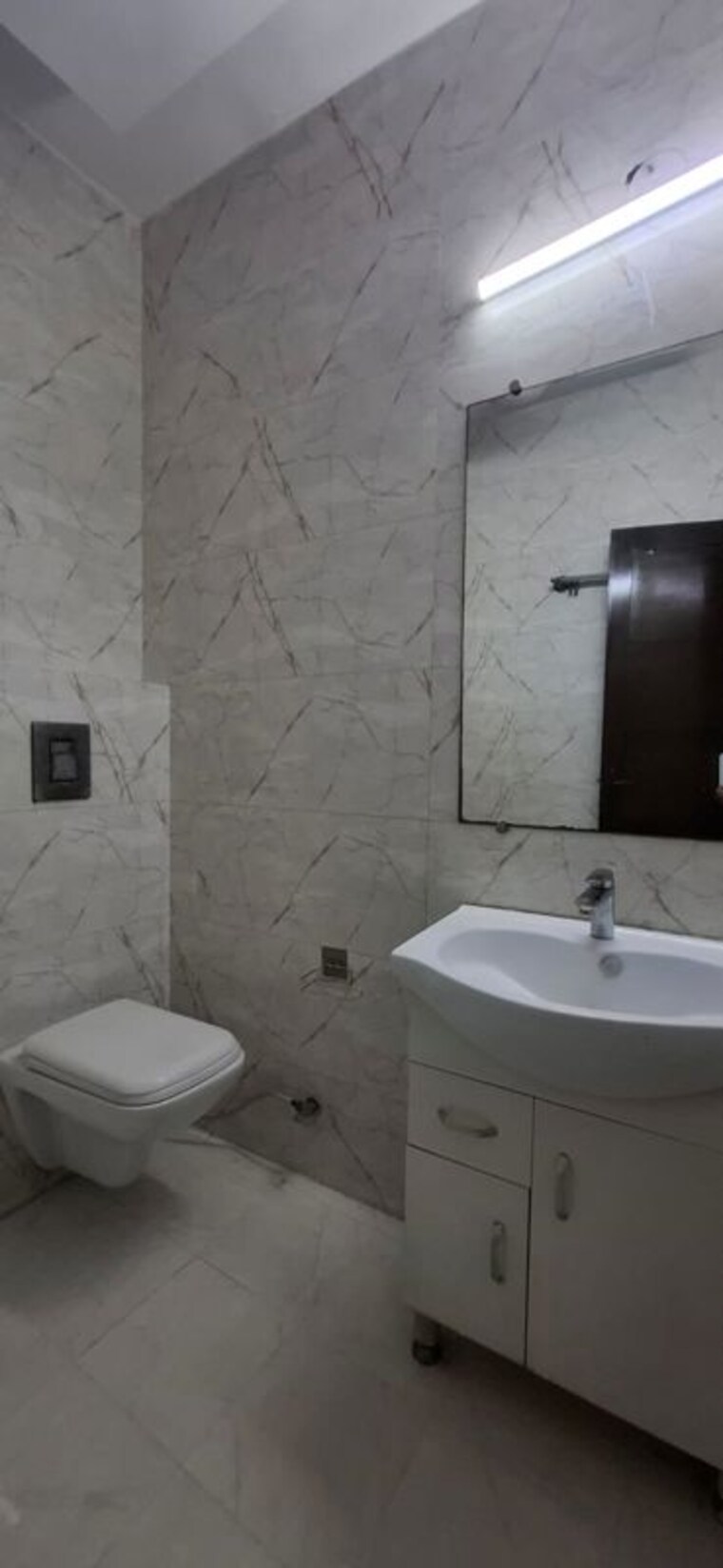 Bathroom, defence colony 3 Bedroom 2925 Sq.Ft. Builder Floor In Defence Colony Delhi 10583723