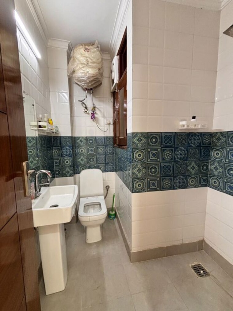 Bathroom, saket 1 Bedroom 600 Sq.Ft. Apartment In Saket Delhi 10583762