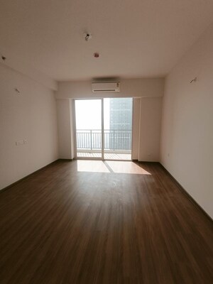Room in 4 BHK Apartment at Godrej Woods, Sector 43 – for Sale
