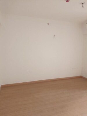 Room in 4 BHK Apartment at Godrej Woods, Sector 43 – for Sale