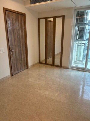 Room in 4 BHK Builder Floor at Dlf Phase iv – for Rent