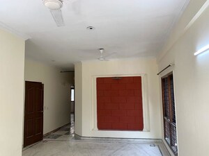 Room in 4 BHK Builder Floor at Dlf Phase iv – for Rent