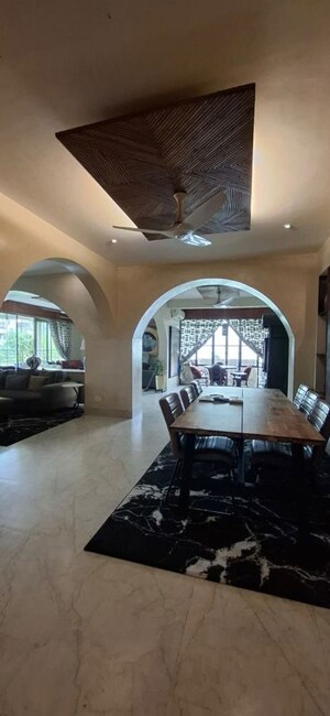 Parking in 4 BHK Builder Floor at Defence Colony – for Rent
