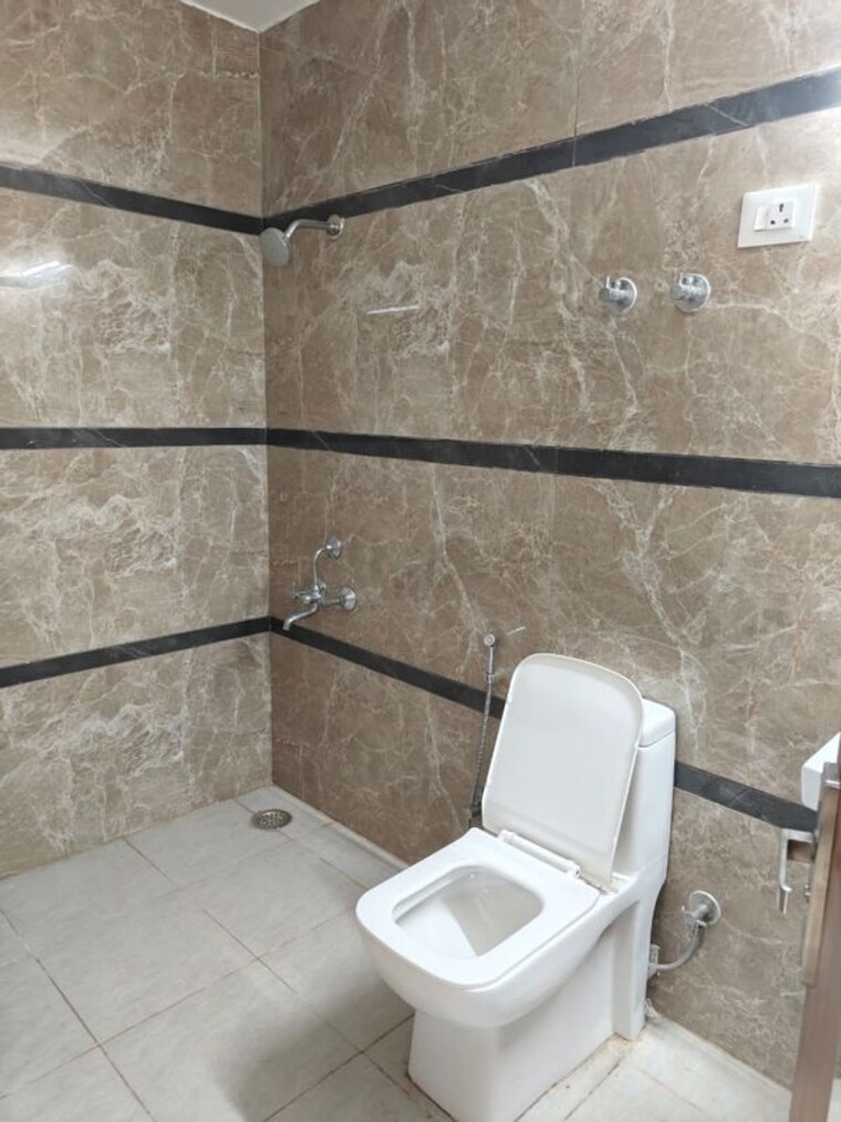 Bathroom, saket 2 Bedroom 400 Sq.Ft. Apartment In Saket Delhi 10583787