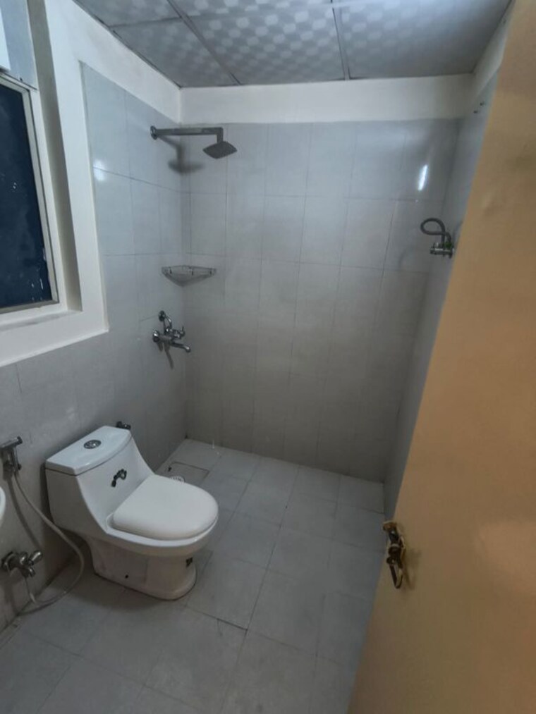 Bathroom, pyramid-altia 3 Bedroom 800 Sq.Ft. Apartment In Sector 70 Gurgaon 10583796