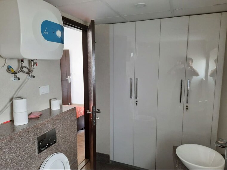 Bathroom, aba-cleo-county 3 Bedroom 1827 Sq.Ft. Apartment In Sector 121 Noida 10583793