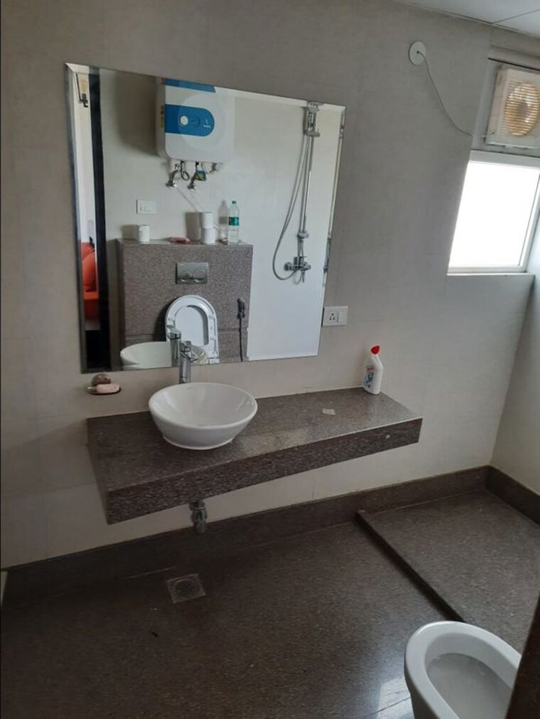 Bathroom, aba-cleo-county 3 Bedroom 1827 Sq.Ft. Apartment In Sector 121 Noida 10583793