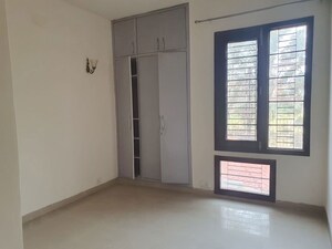 Room in 4 BHK Builder Floor at Sector 49 – for Rent