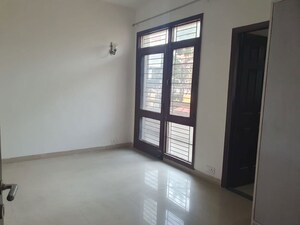 Room in 4 BHK Builder Floor at Sector 49 – for Rent