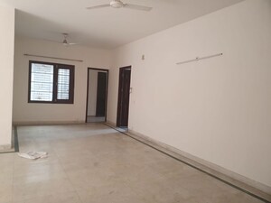 Room in 4 BHK Builder Floor at Sector 49 – for Rent