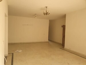 Room in 4 BHK Builder Floor at Sector 49 – for Rent