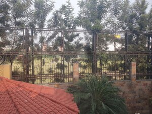 4 BHK Builder Floor – Garden View at Sector 49 - for Rent