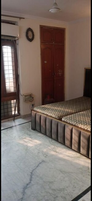 Bedroom in 2 BHK Builder Floor at Dlf City Phase 3 – for Rent
